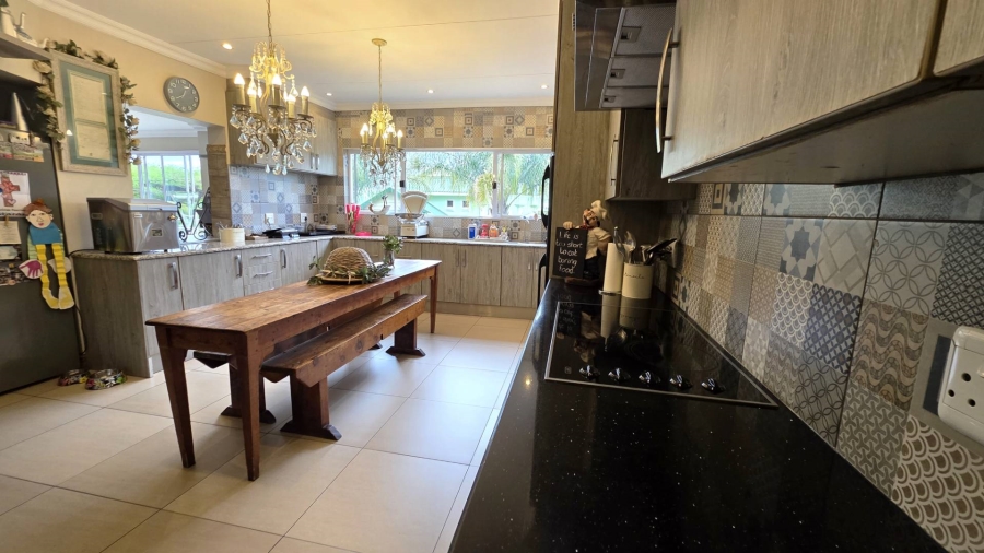 3 Bedroom Property for Sale in Caribbean Beach Club North West